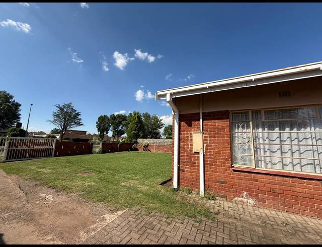 6 BEDROOM HOUSE FOR SALE IN LENNOXTON